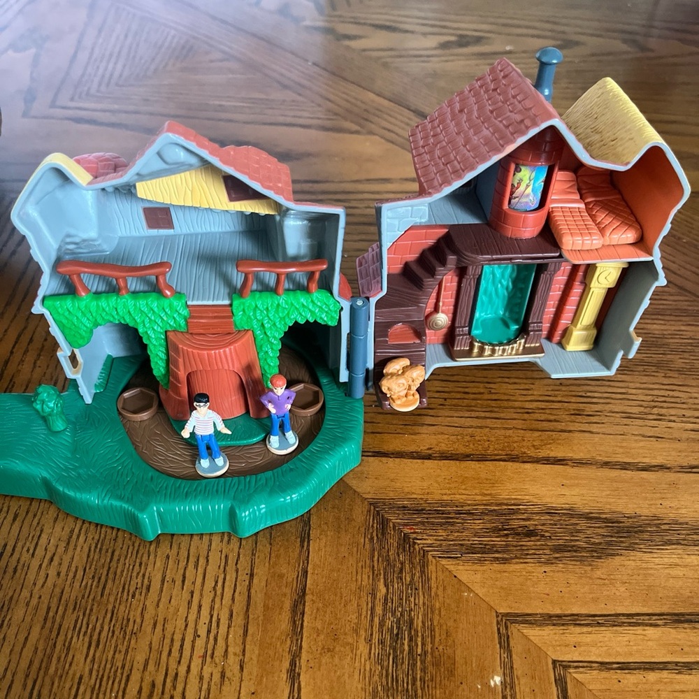 Vintage Harry Potter Weasley Cottage Polly Pocket with Figures!